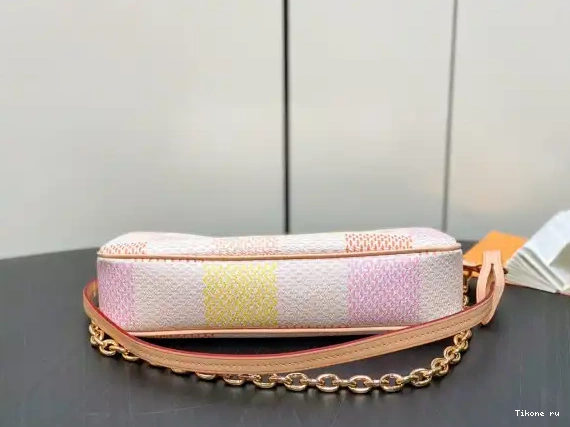 Cheap LOUIS Pochette Accessoires-23.5*13.5*4CM VUITTON 0629